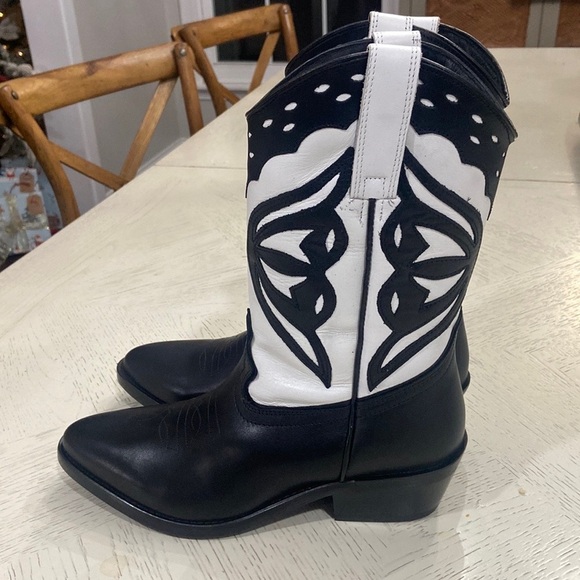 NWOT - Steve Madden Women’s Leather Almond Toe Cowboy Boots - Picture 3 of 7